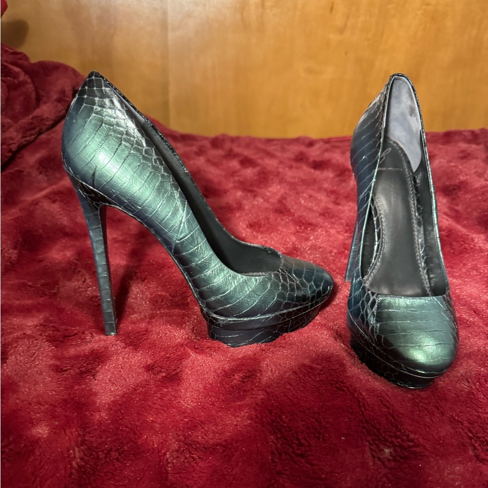 NWOT Brian Atwood BF Fontaine Snakeskin Pumps, Size 9